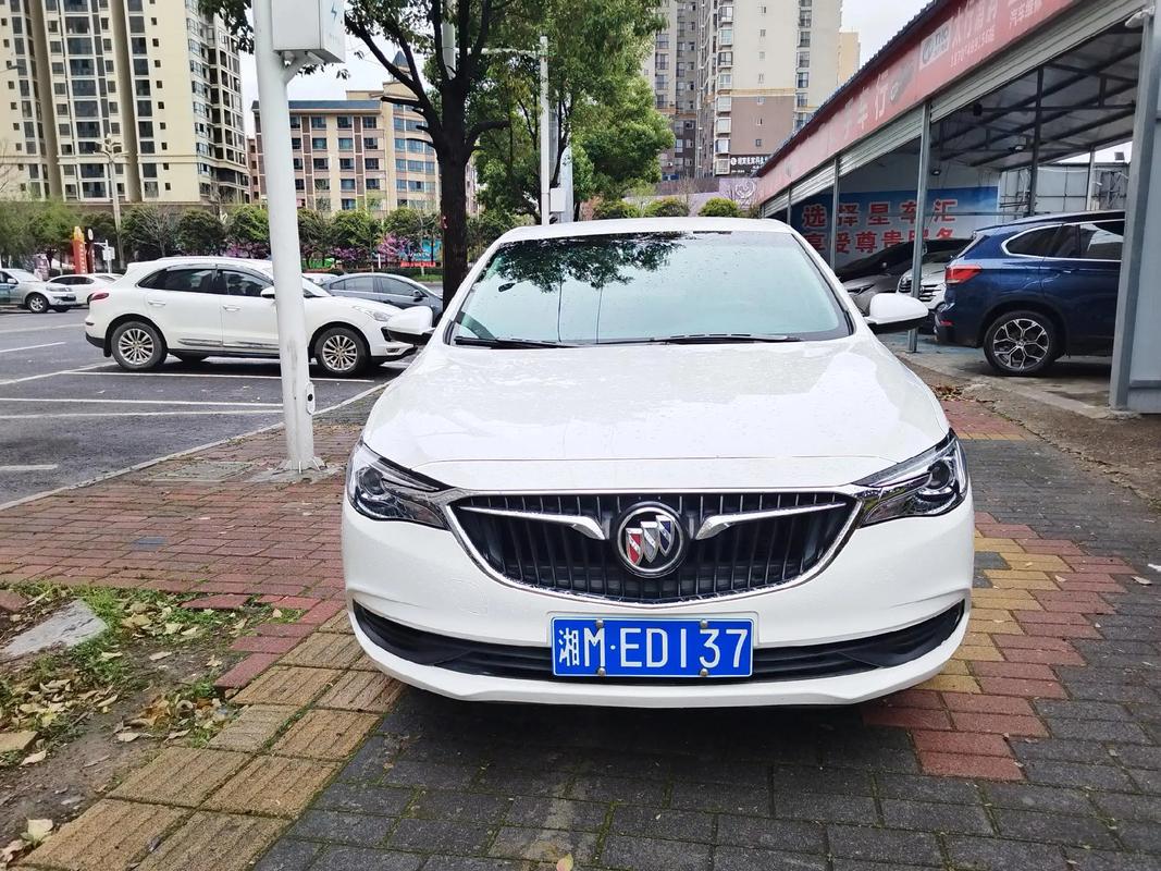 【2018年别克英朗二手价格,2018款别克英朗13t精英型二手65万贵吗】