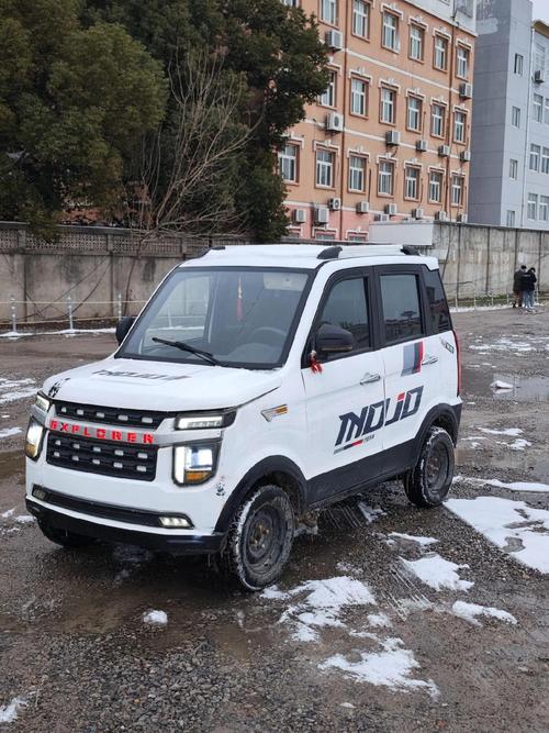 五座四门的新能源小车,五座新能源汽车