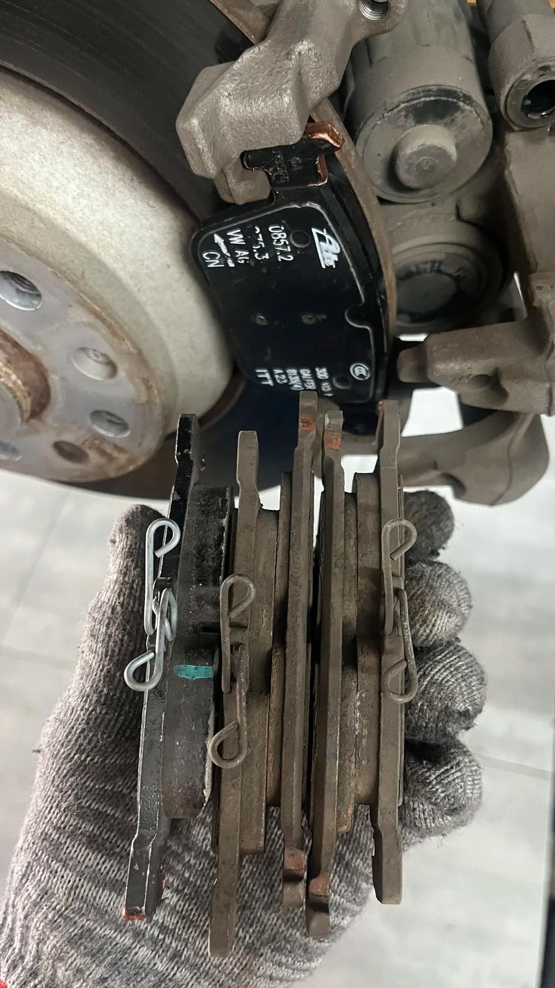 刹车片多久换一次合适 刹车片多久换一次合适磨损程度图解