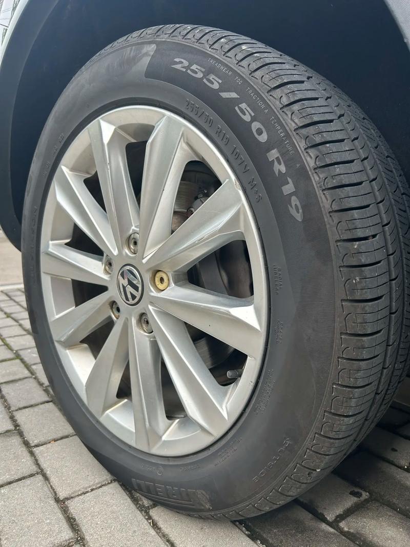 大众途锐2019款轮胎用得是什么牌子和型号／大众途锐轮胎规格