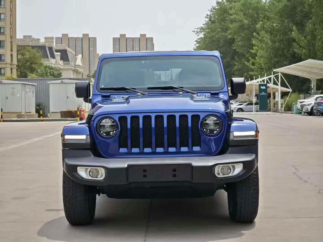 jeep牧马人二手车价格及图片(jeep牧马人二手值得买吗)